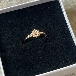 Brand New 14K Gold Plated Rose Gold Daisy Flower Ring Size 7 April Floral